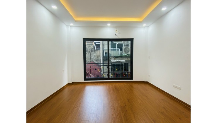 Bán gấp nhà phố Nhân Hòa, q.Thanh Xuân, dt 42m2, xây 6 tầng oto đỗ cách 20m